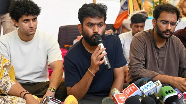 ఉద్యమమా… రాజకీయమా? ఆగస్టు 5న ‘కాక్రోచ్‌ జనతా పార్టీ’ కీలక నిర్ణయం