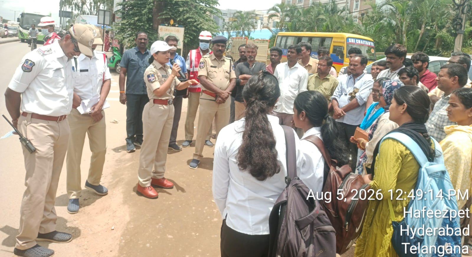 ఫ్రీ లెఫ్ట్‌ను అడ్డుకుంటే కేసే.. మియాపూర్‌లో ట్రాఫిక్ డీసీపీ వార్నింగ్!