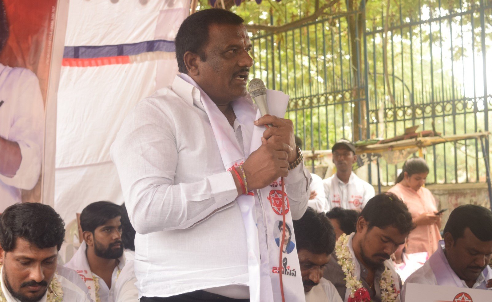 ఫీజు బకాయిలు విడుదల చేయాలి.. లేదంటే విద్యార్థులతో కలిసి పోరాటం: జనసేన
