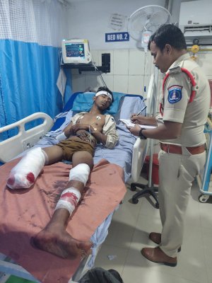 మియాపూర్‌ను వణికించిన పేలుడు.. ఐస్‌క్రీమ్ వ్యాపారి పాదం తెగిపడి, మరో నలుగురికి గాయాలు!