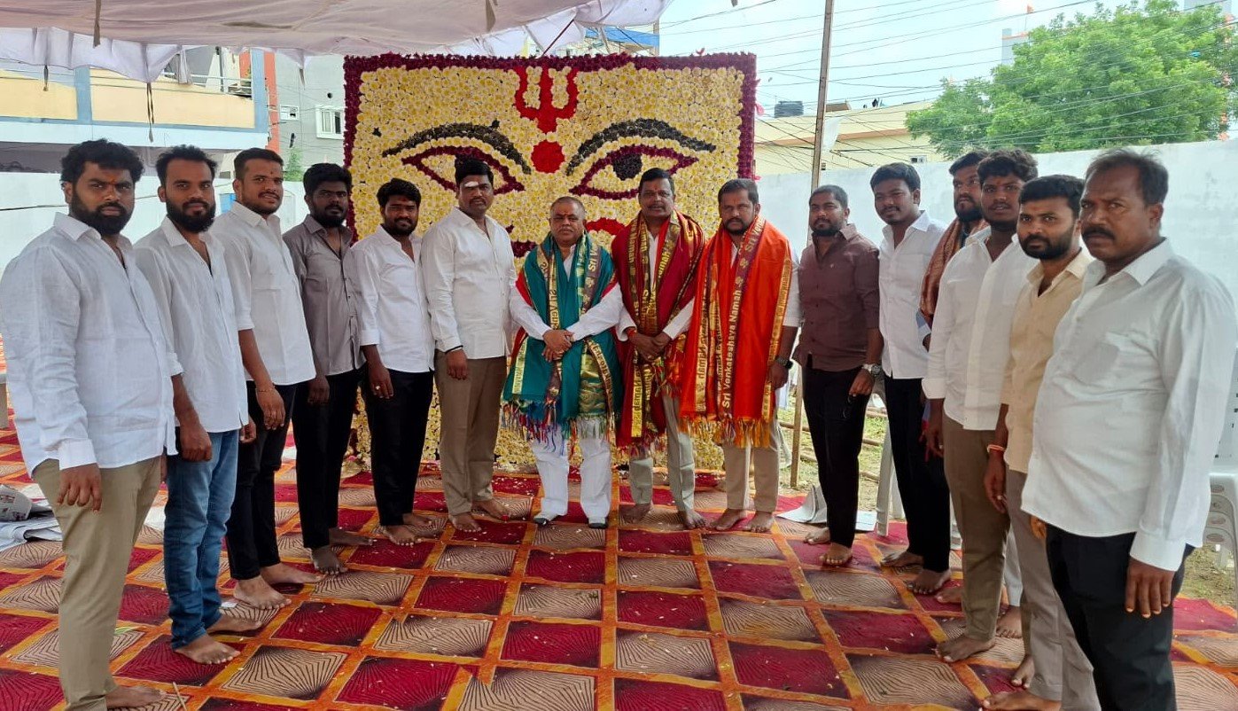 గోపన్‌పల్లి బోనాల్లో భక్తి జోష్.. ఈదమ్మకు బోనం సమర్పించిన కొమిరిశెట్టి సాయిబాబా!