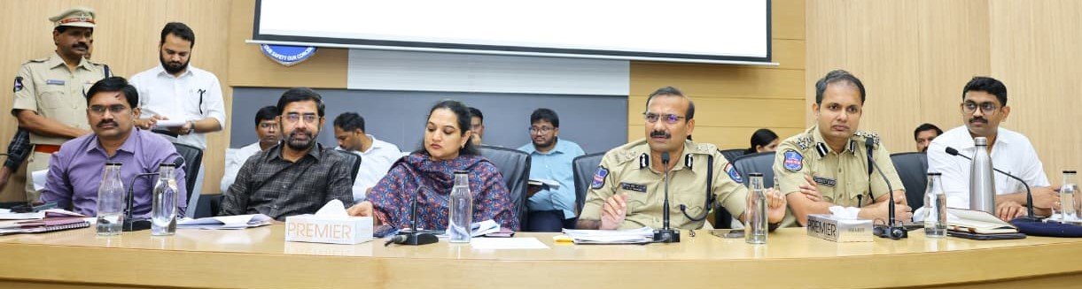 గుంతలు–వాటర్‌లాగింగ్‌కు డెడ్‌లైన్‌.. సైబరాబాద్‌ రోడ్లపై శాఖల మహా సమన్వయం!