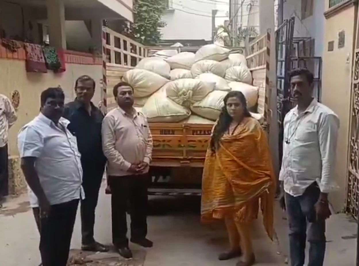 పేదల రేషన్‌కు నల్లబజారు గండి.. గుట్టుగా నడుస్తున్న గోదాంపై దాడి!