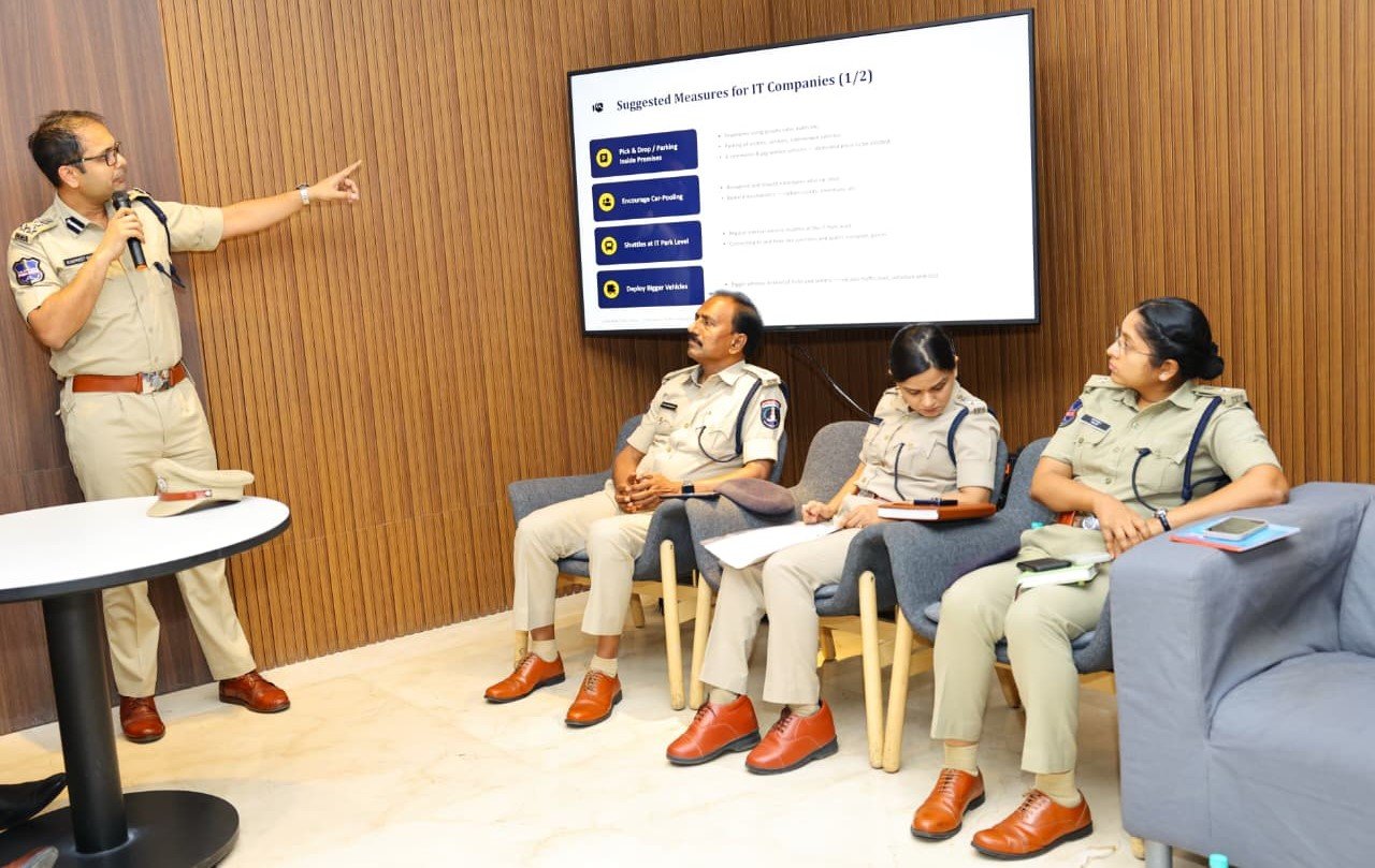 ఐటీ కారిడార్‌కు ట్రాఫిక్‌ సంకెళ్లు తెంచే ప్లాన్‌!
