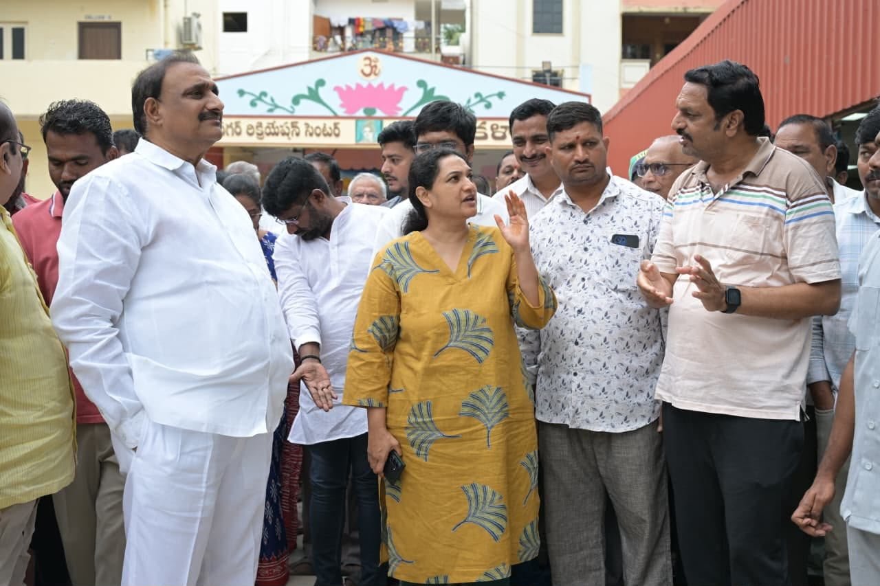 వన్ డే–వన్ వార్డ్‌లో సమస్యల వెల్లువ.. నాళా దుర్వాసనతో కాలనీల విలవిల!