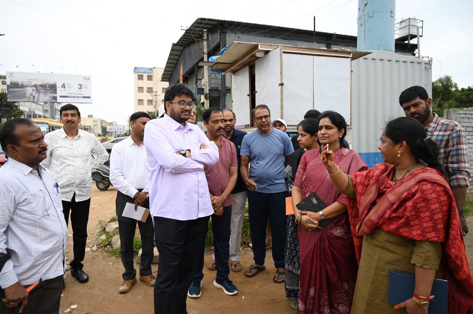 రోడ్లపై నీరు.. ప్రమాదాల ముప్పు! తెల్లాపూర్‌లో అధికారులపై జోనల్ కమిషనర్ సీరియస్‌